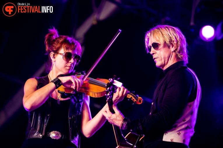 Duff McKagan ft. Shooter Jennings op Once in a blue moon 2019 foto