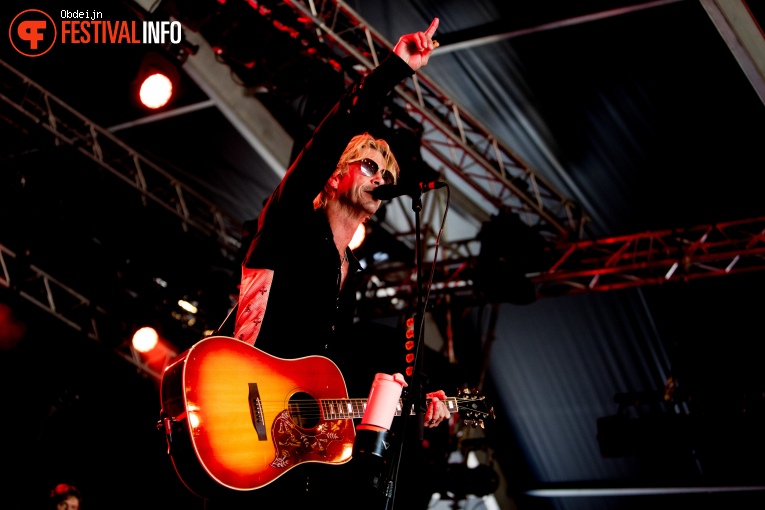 Duff McKagan ft. Shooter Jennings op Once in a blue moon 2019 foto