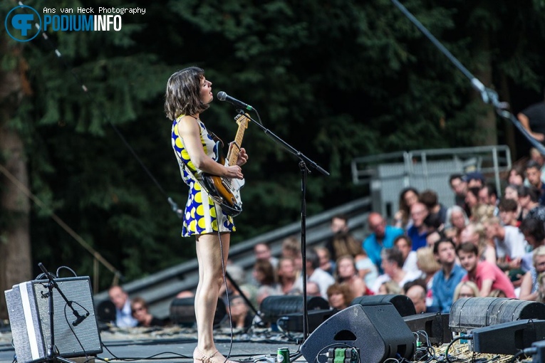 Violetta Zironi op Don McLean - 26/08 - Openlucht Theater Amsterdamse Bos foto