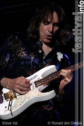 Steve Vai op Arrow Classic Rock 2004 foto