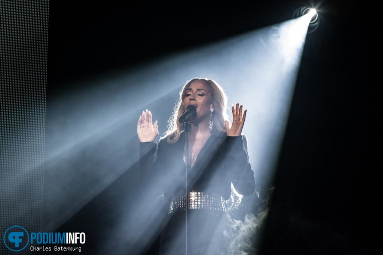 Glennis Grace op WHITNEY, a tribute by Glennis Grace - 08/09 - Ahoy foto