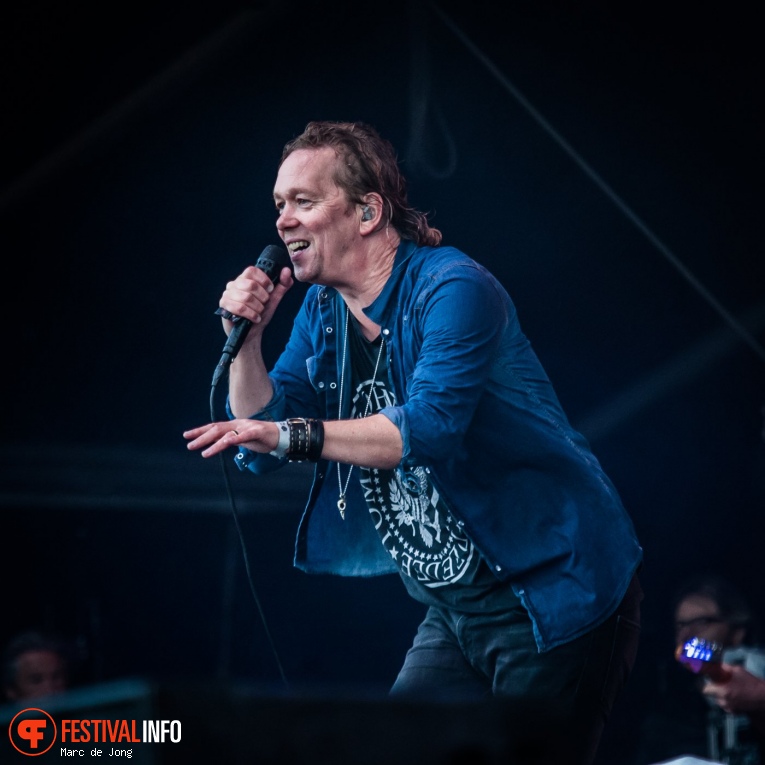 Van Dik Hout op Live on The Beach 2019 - Zaterdag foto