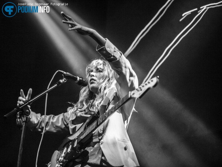 Ora The Molecule op Young the Giant - 21/09 - Paradiso foto