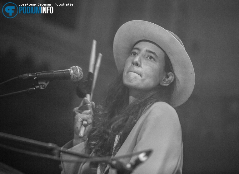 Ora The Molecule op Young the Giant - 21/09 - Paradiso foto
