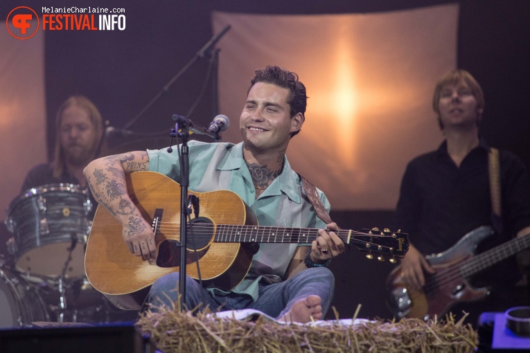 Douwe Bob op Appelpop 2019 foto