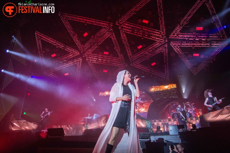 Within Temptation op Appelpop 2019 foto