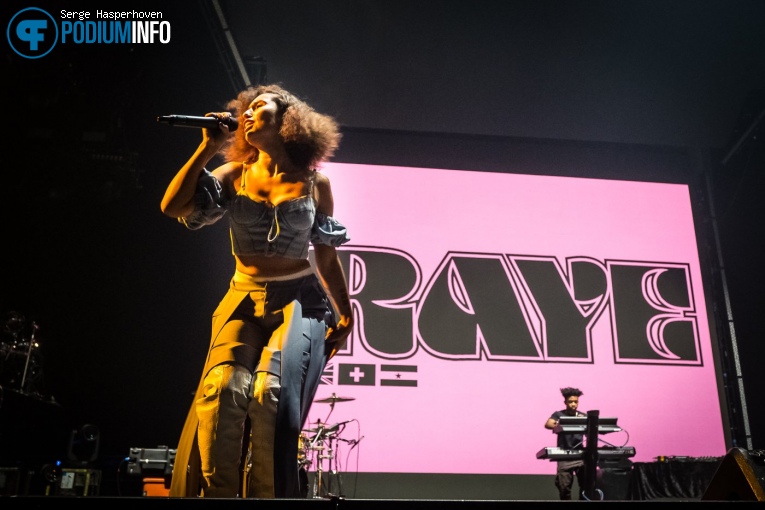 Raye op Khalid - -01/10 - Ziggo Dome foto