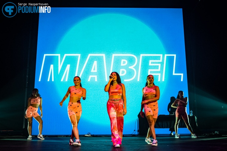 Mabel op Khalid - -01/10 - Ziggo Dome foto