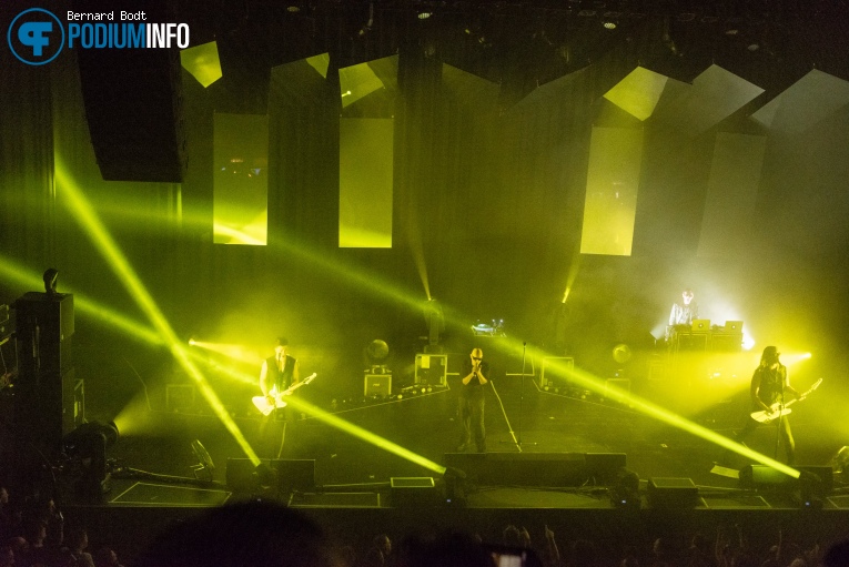 Foto The Sisters of Mercy op The Sisters of Mercy - 20/10 - TivoliVredenburg