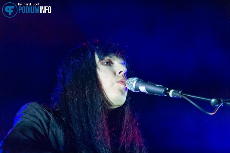 A.A. Williams op The Sisters of Mercy - 20/10 - TivoliVredenburg foto