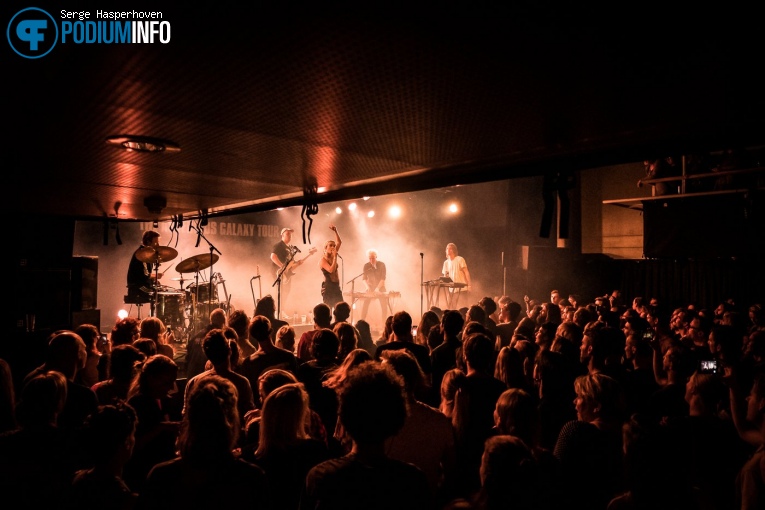 The Asteroids Galaxy Tour op The Asteroids Galaxy Tour - 24/10 - Paradiso Noord (Tolhuistuin) foto