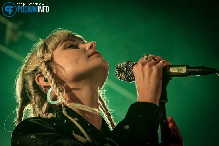 The Asteroids Galaxy Tour op The Asteroids Galaxy Tour - 24/10 - Paradiso Noord (Tolhuistuin) foto
