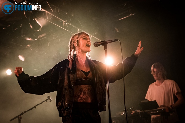 The Asteroids Galaxy Tour op The Asteroids Galaxy Tour - 24/10 - Paradiso Noord (Tolhuistuin) foto