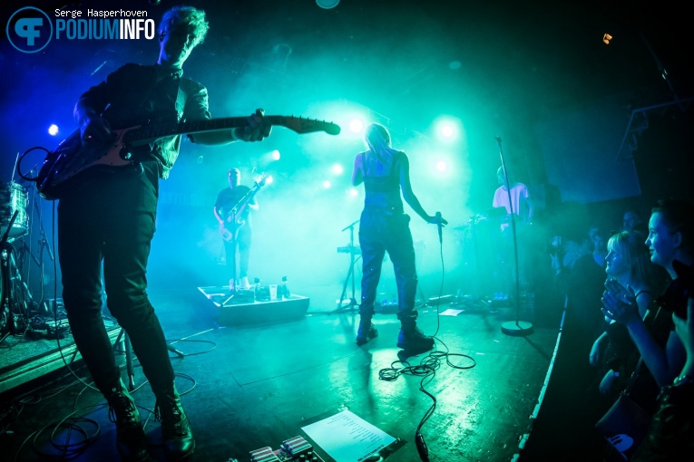 The Asteroids Galaxy Tour op The Asteroids Galaxy Tour - 24/10 - Paradiso Noord (Tolhuistuin) foto