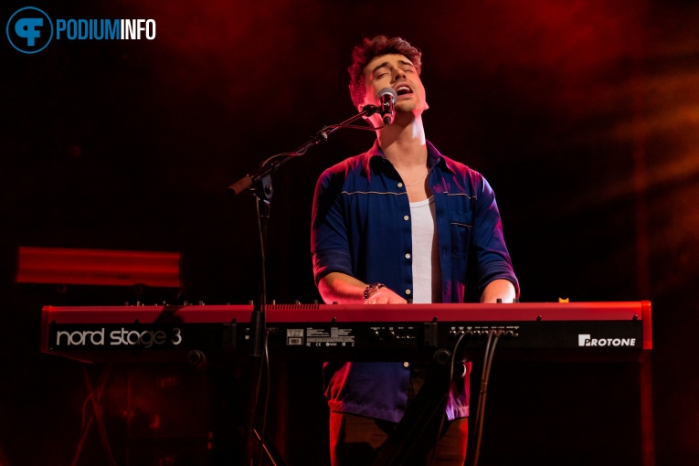 Foto Benedict Cork op Duncan Laurence - 11/10 - Maassilo