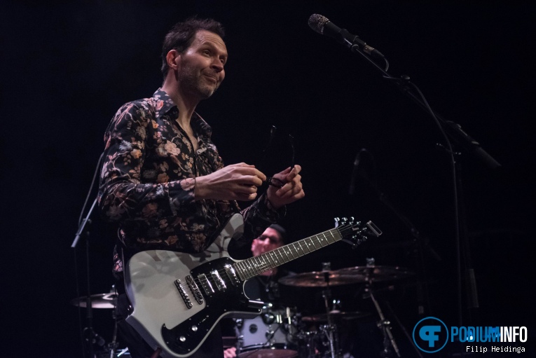 Paul Gilbert op Paul Gilbert - 12/10 - Metropool foto