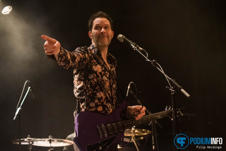 Paul Gilbert op Paul Gilbert - 12/10 - Metropool foto
