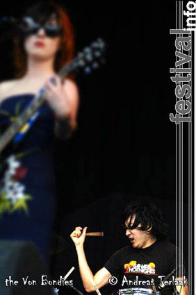 The Von Bondies op Parkpop 2004 foto