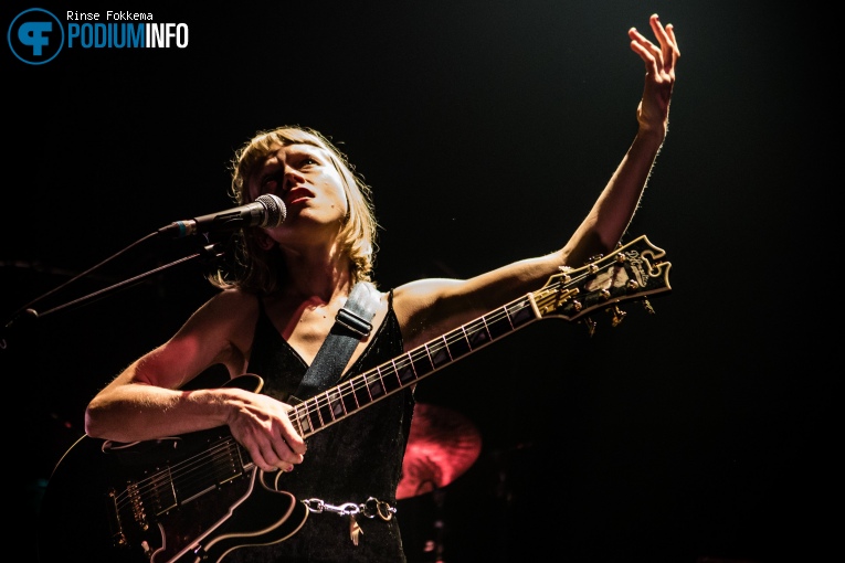 Alice Phoebe Lou op Alice Phoebe Lou - 13/11 - TivoliVredenburg foto