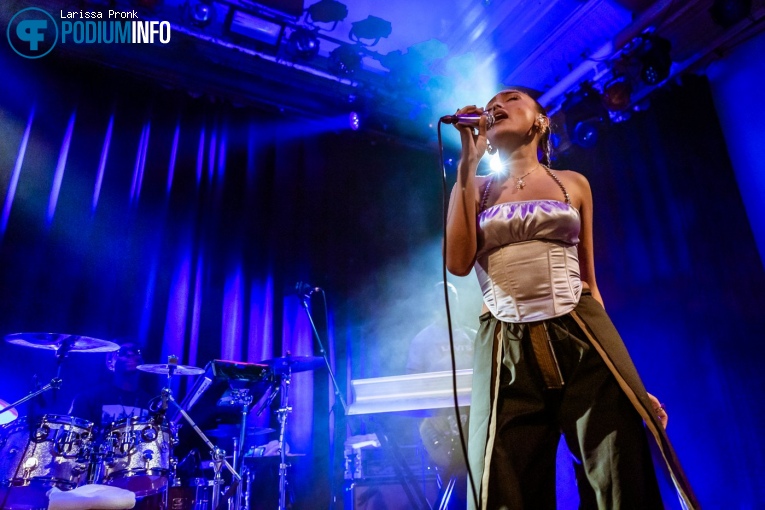 Joy Crookes op Joy Crookes - 20/11 - Paradiso foto