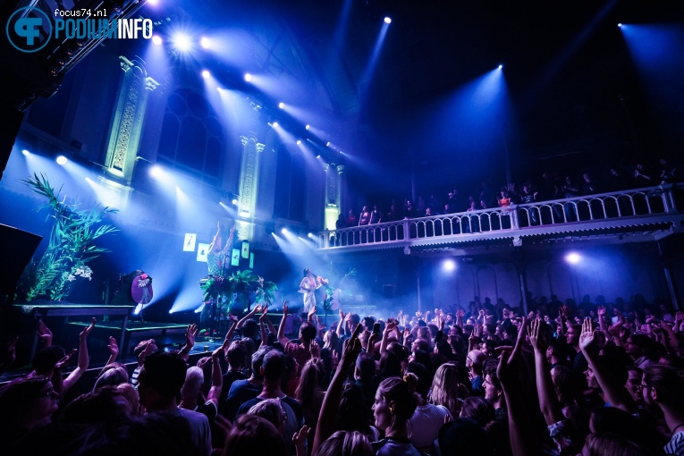 Sofi Tukker op Sofi Tukker - 26/11 - Paradiso foto