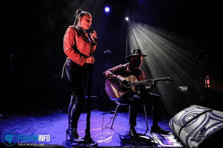 Foto Trijntje Oosterhuis op Trijntje Oosterhuis - 01/11 - Grenswerk