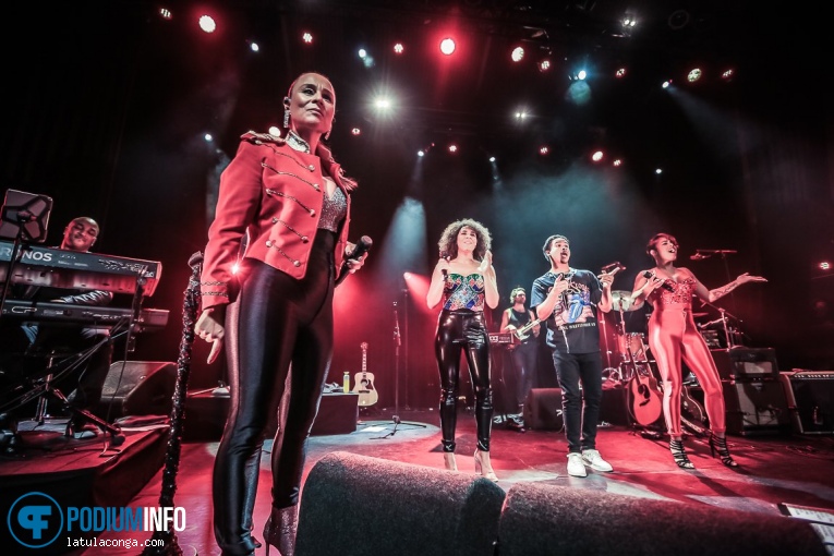 Foto Trijntje Oosterhuis op Trijntje Oosterhuis - 01/11 - Grenswerk
