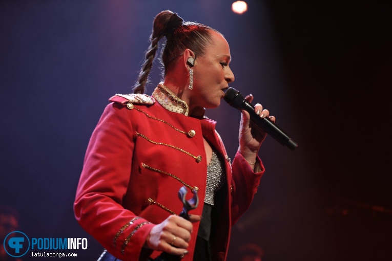 Foto Trijntje Oosterhuis op Trijntje Oosterhuis - 01/11 - Grenswerk