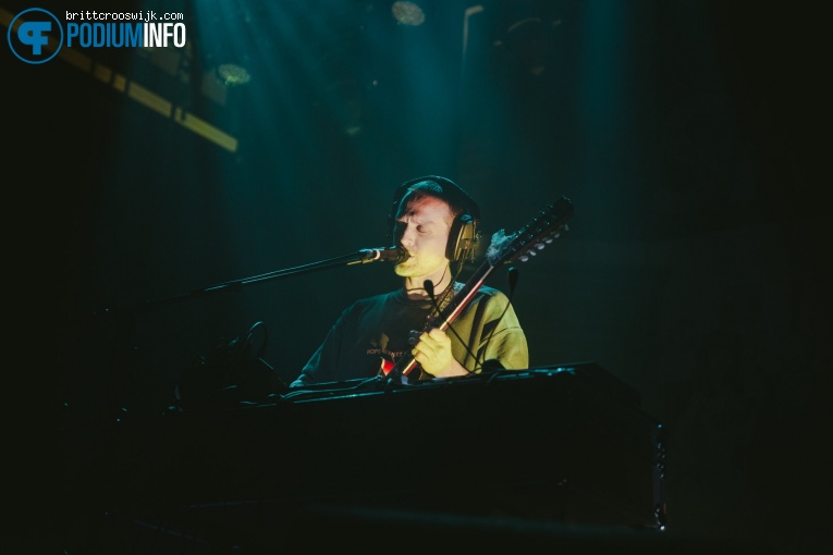 A Blaze Of Feather op Sam Fender - 05/11 - Melkweg foto