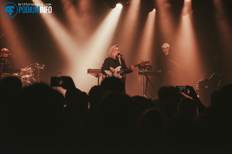 Shura op Shura - 12/11 - Melkweg foto