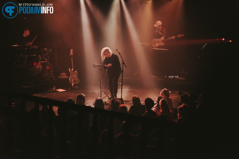 Shura op Shura - 12/11 - Melkweg foto