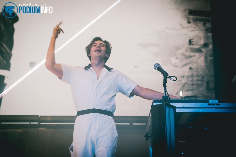 Flume (AUS) op Flume - 6/11 - AFAS Live foto
