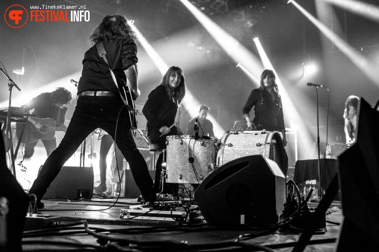 L’Épée op Altın Gün / Fat White Family / L’Épée - 07/12 - Doornroosje foto