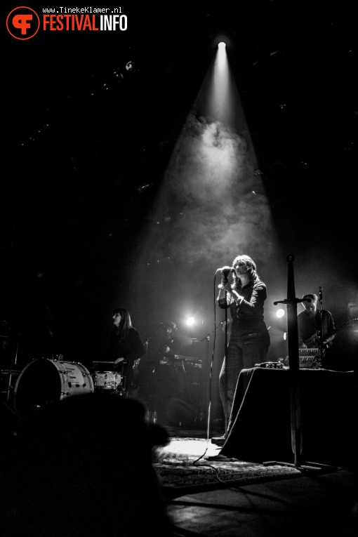 L’Épée op Altın Gün / Fat White Family / L’Épée - 07/12 - Doornroosje foto