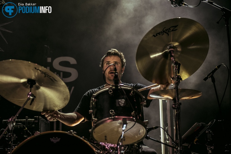 Holding Absence op Sleeping with Sirens - 13/11 - Effenaar foto