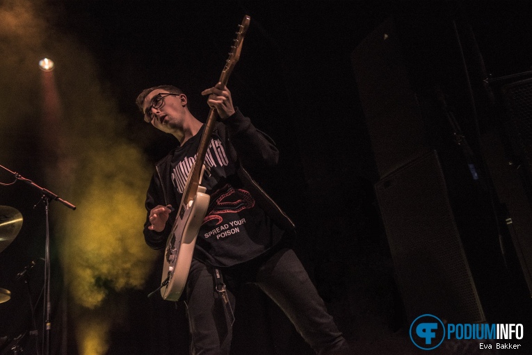 Holding Absence op Sleeping with Sirens - 13/11 - Effenaar foto