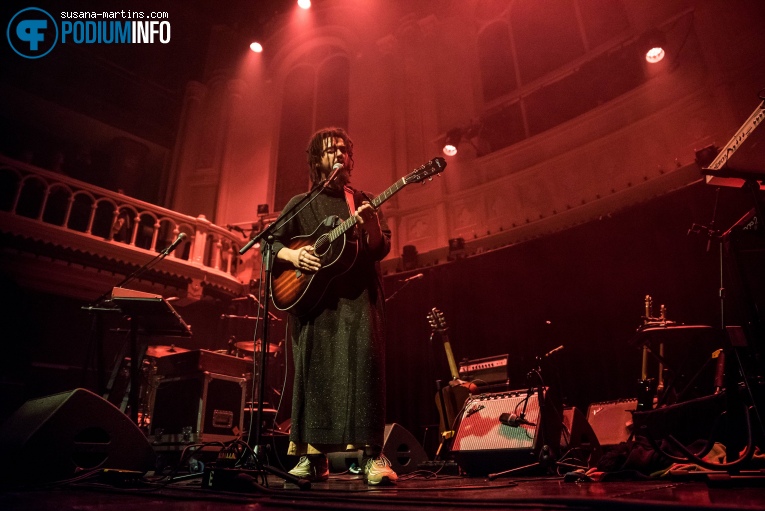 Yves Jarvis op Aldous Harding - 27/11 - Paradiso foto