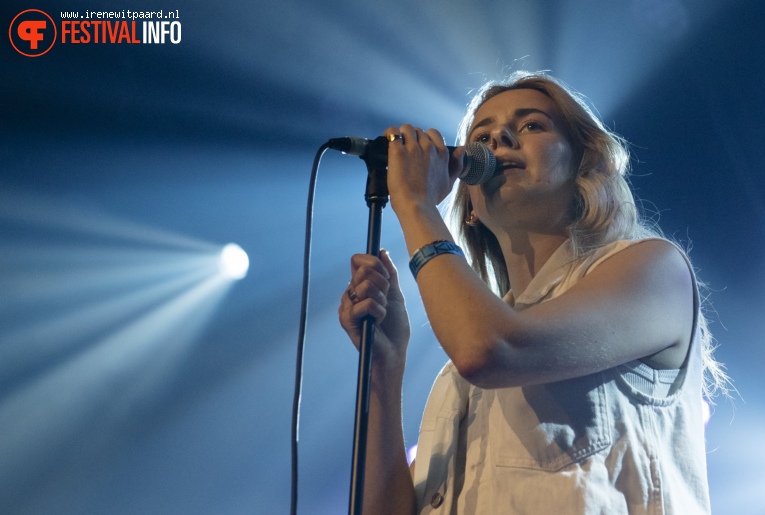 Áslaug op Popronde Eindfeest - 30/11 - Melkweg foto