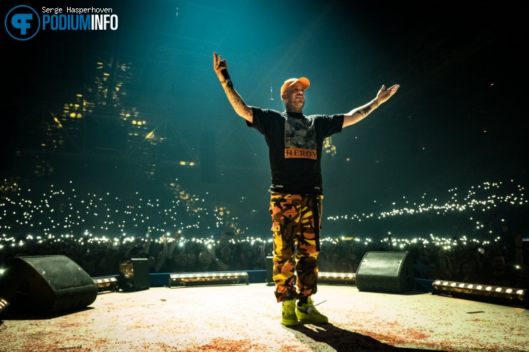 JeBroer op DJ Paul Elstak - 14/12 - Gelredome foto