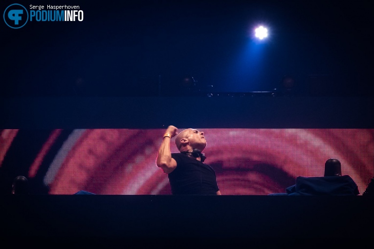 Mental Theo op DJ Paul Elstak - 14/12 - Gelredome foto