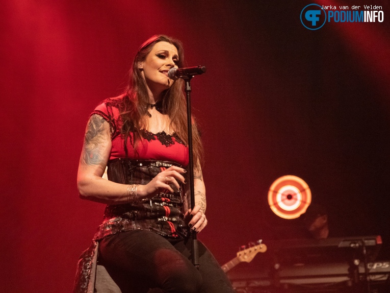 Floor Jansen op Floor Jansen - 23/01 - Doornroosje foto