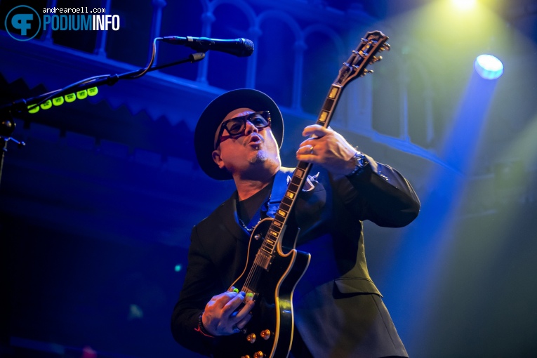 Fun Lovin' Criminals op Fun Lovin' Criminals - 09/01 - Paradiso foto