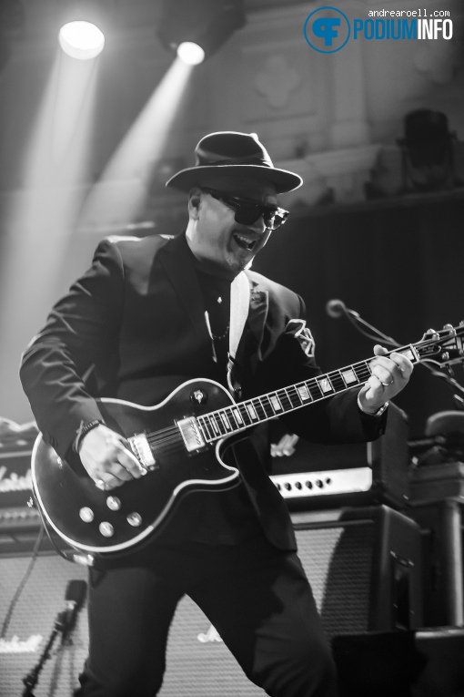 Fun Lovin' Criminals op Fun Lovin' Criminals - 09/01 - Paradiso foto