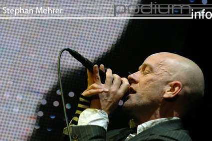 R.E.M. op R.E.M. - 2/7 - Westerpark foto