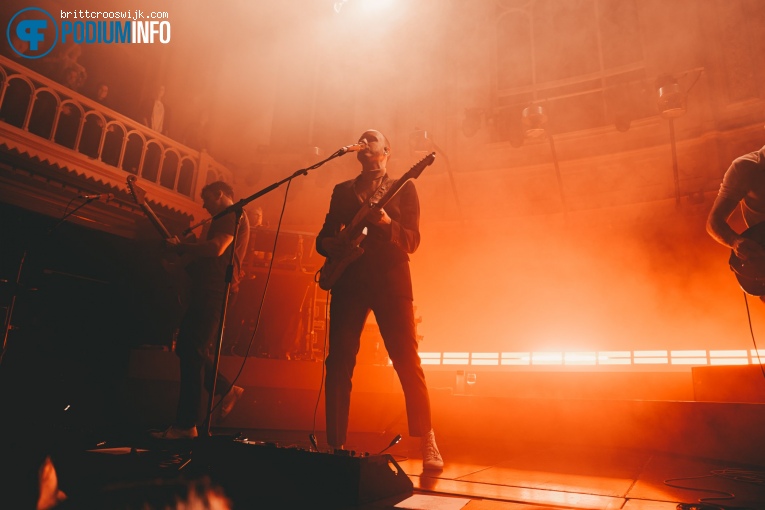 Two Door Cinema Club op Two Door Cinema Club - 21/01 - Paradiso foto