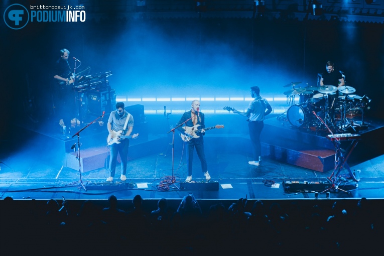 Two Door Cinema Club op Two Door Cinema Club - 21/01 - Paradiso foto