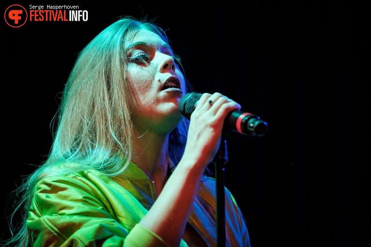 Becky Hill op Eurosonic Noorderslag 2020 - donderdag foto
