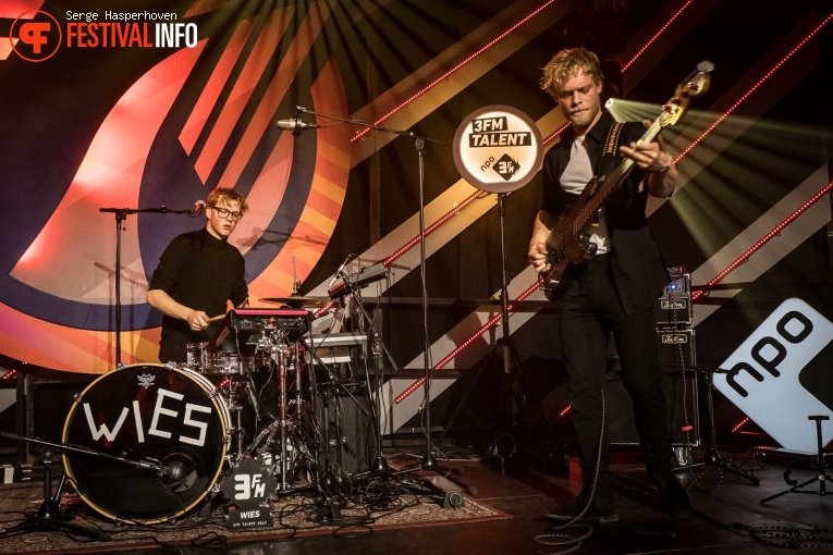 Wies (zangeres) op Eurosonic Noorderslag 2020 - zaterdag foto