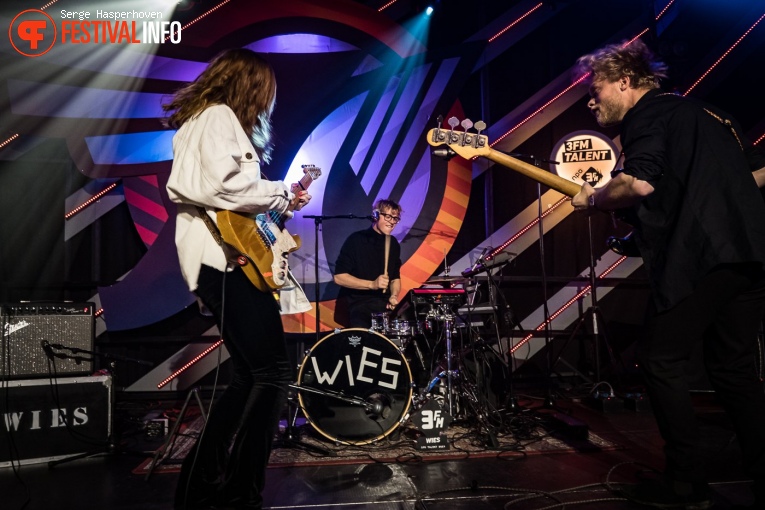 Wies (zangeres) op Eurosonic Noorderslag 2020 - zaterdag foto