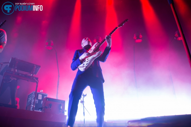 Two Door Cinema Club op Two Door Cinema Club - 26/01 - TivoliVredenburg foto